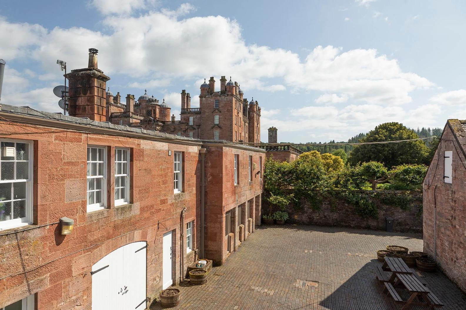 Stableyard Studio: Drumlanrig Castle ธอร์นฮิลล์ ภายนอก รูปภาพ