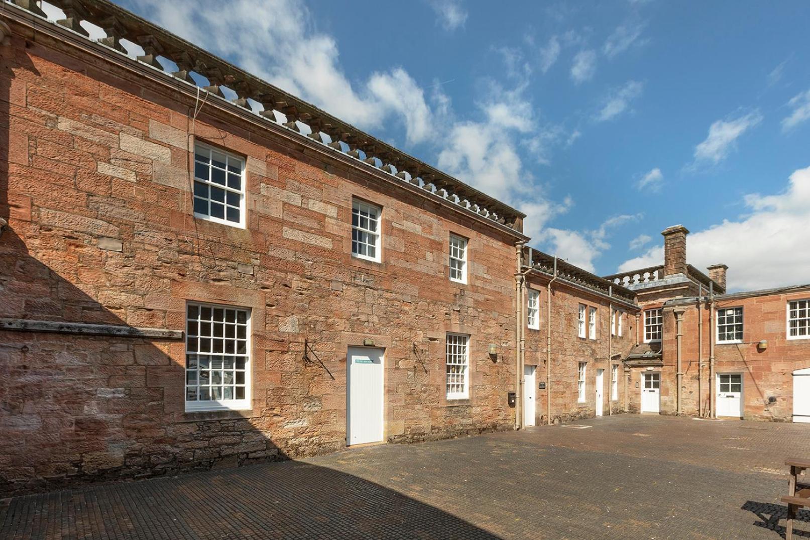 Stableyard Studio: Drumlanrig Castle Apartment ธอร์นฮิลล์ ภายนอก รูปภาพ